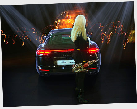 Saxophon-Show des neuen Porsche Panamera